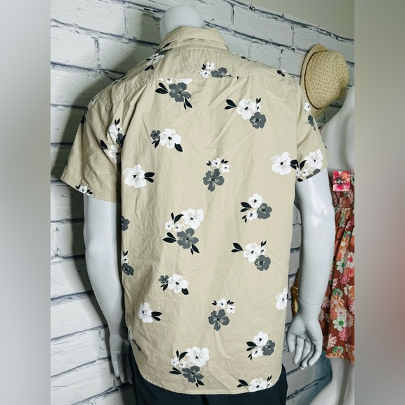 Hollister Floral Print Button Up Shirt - Picture 5 of 6